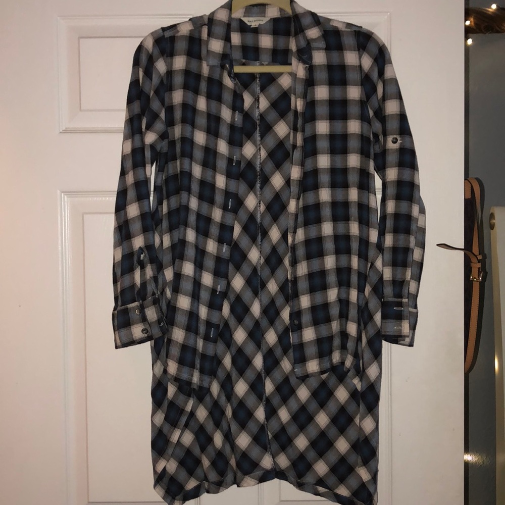 Plaid high-lo button down